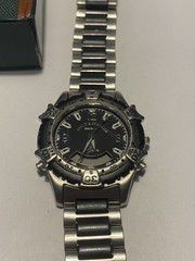 Field & Stream Men’s Analog Sport Wristwatch Silver Bracelet Black Dial Box
