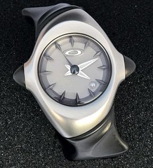 Vintage Oakley 1.0 Bullet Crush Watch Black Y2K Silver Face