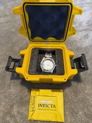 Invicta Pro Diver Men’s Watch – Mother of Pearl (Silver)