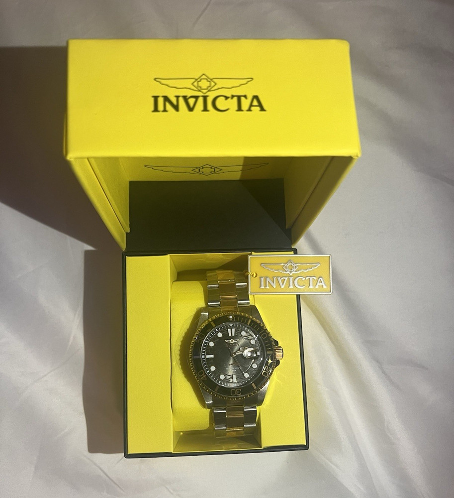 Invicta Pro Diver 30023 Men’s Watch Two-Tone Gold/Silver Black Dial 100M – New