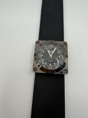 CAPTAIN QUARTZ ANALOG WRISTWATCH WITH BLACK SNAP ON BAND