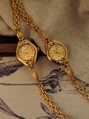 1 new gold French classic retro simple compact ladies quartz watch stainless