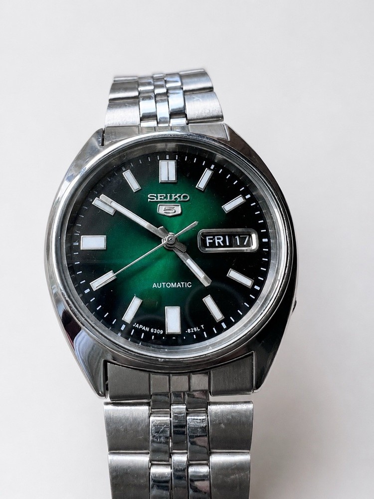 Vintage Seiko 5 Automatic Green Sunburst Dial Day-Date 7009 Men’s Watch Japan