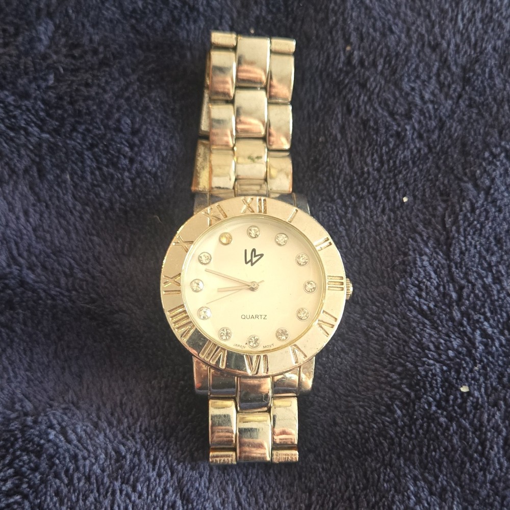 Women’s Quartz Analog White Dial Roman Gold Tone Bracelet Dress Watch 31.5mm