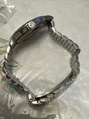 Gucci Swiss Made Stainless Steel mens Watch missing back cover