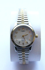 Timex T2M828 Women’s Essex Avenue Two-Tone Stainless Steel Expansion Band Watch