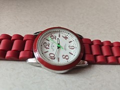 Lueur De Ice Quartz Wrist Watch ⌚️Water Resistant quartz red & silver, new bat