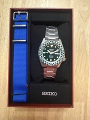 Seiko 5 Sports x Rowing Blazers Green Dial Auto Day/Date 100m Box Papers – NEW