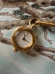 Seiko Brooch Watch 1E20-0480 Quartz Feather Design