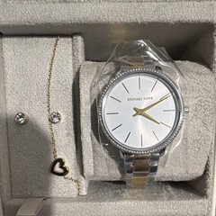 Michael Kors Women’s Analog Watch 3-piece set, includes a bracelet and earrings.