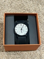 Hush Puppies HP.3628M.2522 Mens Quartz Watch Black Leather NOS Needs Battery NEW