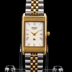Vintage Seiko Reverso Style Quartz White Face 28MM Golden Case Mens Wrist Watch