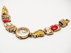 CANNAS:WOMEN’S ANTIQUE GOLD FINISH ROUND CASE SCHOOL LINK ANALOG QUARTZ WATCH