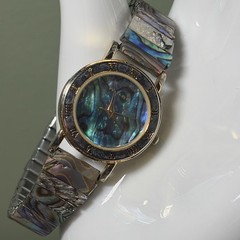 Vintage Milan Quartz Watch Women Abalone Gold Tone Stretch Roman Runs 25mm 6”
