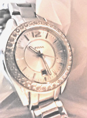 FOSSIL WATCH, WOMEN’s metal link strap, fold-over push clasp. GOOD CONDITION.