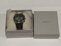 Seiko Chronograph SSB461P1 Men Discover More Green Dial Stainless Steel Strap