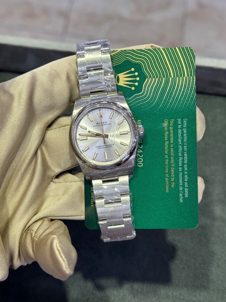 Rolex Oyster Perpetual 124200 Silver Oyster Bracelet with Silver Bezel