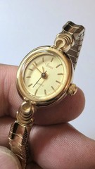 Vintage Timex Quartz Women’s Gold Tone Analog Bangle Bracelet Dress Watch