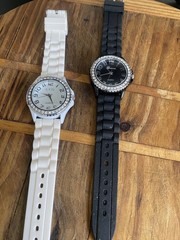 KATE: Womens black and white watches need batery (mw1)