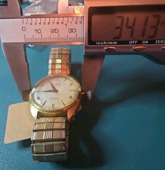 Vantage 17 Jewels Unisex Wristwatch Gold Tone Missing The Crown. Start/stop.