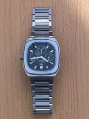 Wristwatch with silver frame combined with gold