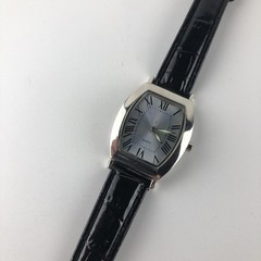 Quartz watch. Tonneau / Barrel Case Shape. Unisex. Classic Look. Needs Battery
