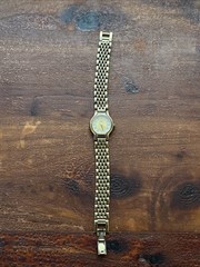 Vintage Seiko V401-0289 RO yellow Gold Tone 19.5mm Petite watch