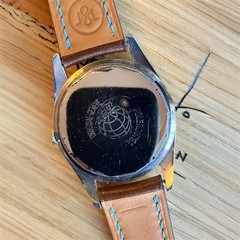 Universal Geneve, Polerouter Date, gold plated, 35mm case strap cream dial