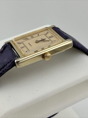 Vtg LORUS Seiko Ladies 28mm Watch Gold Tone Gold Tank Dial Roman Numbers -RUNS