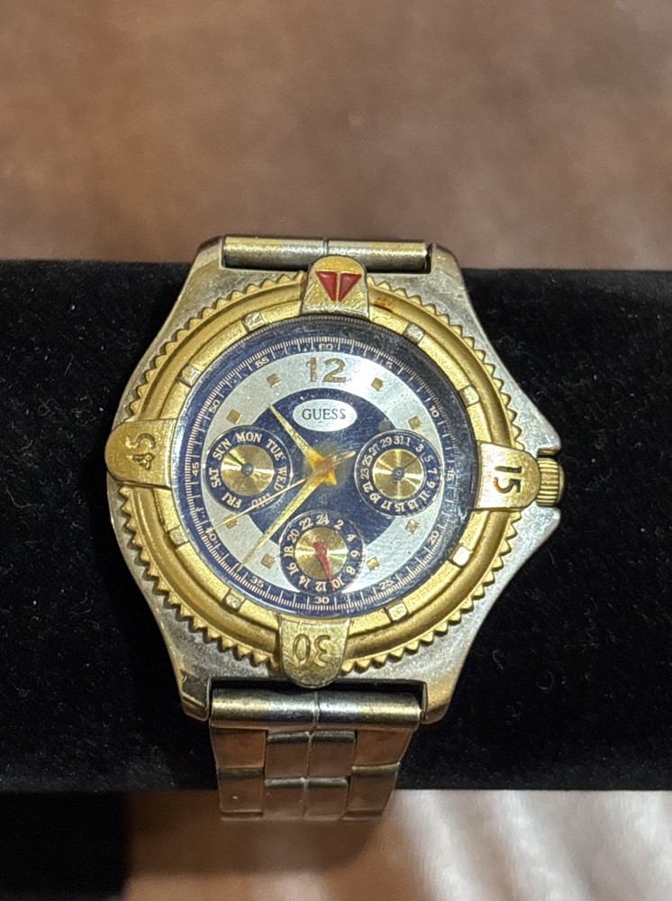 VINTAGE GUESS WATCH HEAVY CASE BEZEL- QUARTZ – RUNS GREAT – BBA-27