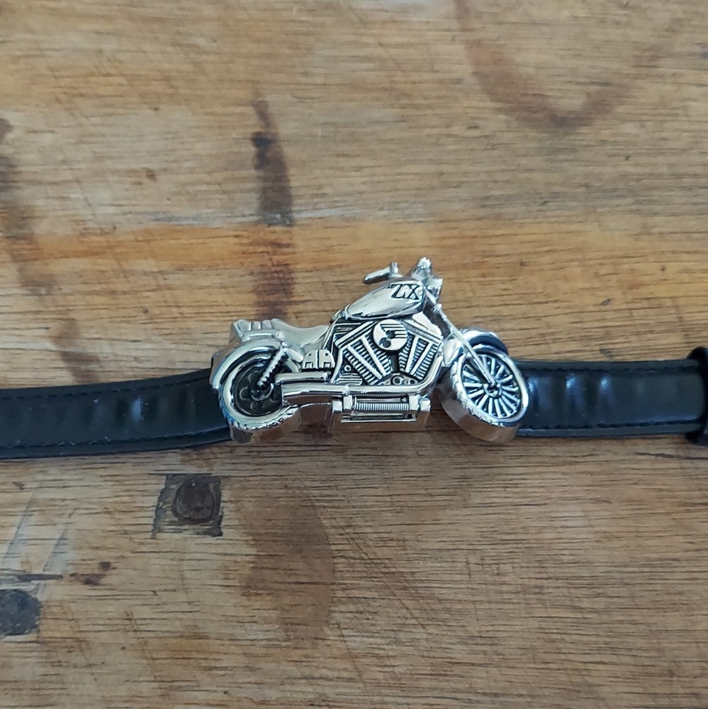 ZZY Quartz Analog Motorcycle Novelty Watch White Dial Black Leather Strap