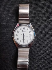 Men’s Lorus Quartz Watch – White Dial with Date – Silver Tone Expansion Band