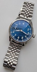 Stylish mechanical watch with manual winding