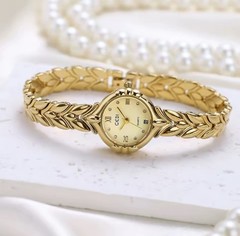 Woman Vintage Gold Wristwatch | Elegant & Versatile Quartz Watch | Gold Bracelet