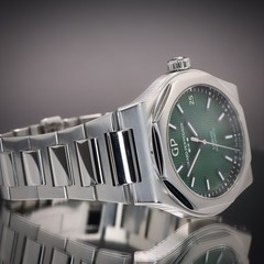 GIRARD-PERREGAUX Laureato 42 “Sunray Green” | Ref. 81010-11-3153-1CM | Full Set