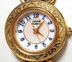 Vintage Anne Klein II Women’s Gold-tone Wristwatch w/3 bracelets in Original Box
