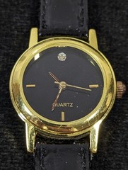 Womans Black Dial Round Gold Tone Case Black Leather Band Watch 6.75 In