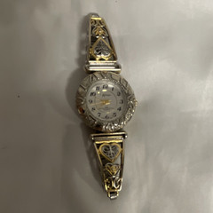 Women’s Two-Tone Heart Link Bracelet Analog Wristwatch White Dial Arabic