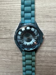 Unique Teal Silicone Quartz Watch – Geometric Sunburst Dial – New Battery!