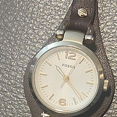 Women’s Fossil Wrist Watch —- Reloj de Mujer Marca Fossil