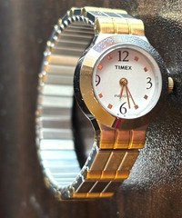 Vintage Timex Watch Stretchy Band Gold & Sliver