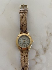 Women’s Anne Klein Gold Tone Water Resistant Round Watch (AK) Works Great Look