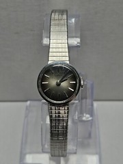 1974 Vintage Womens Timex Chrome Plated 17 Jewels Manual Wind Watch Petite Runs