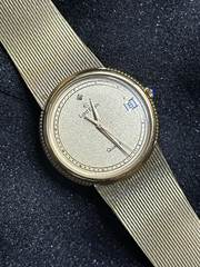 Lord Elgin Quartz Women’s Gold Tone Analog Date Gold Mesh Metal Bracelet