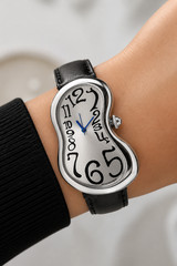 Women’s Dali Inspire Melting Watch Wavy Black 8 crash Infinity Leather Watch