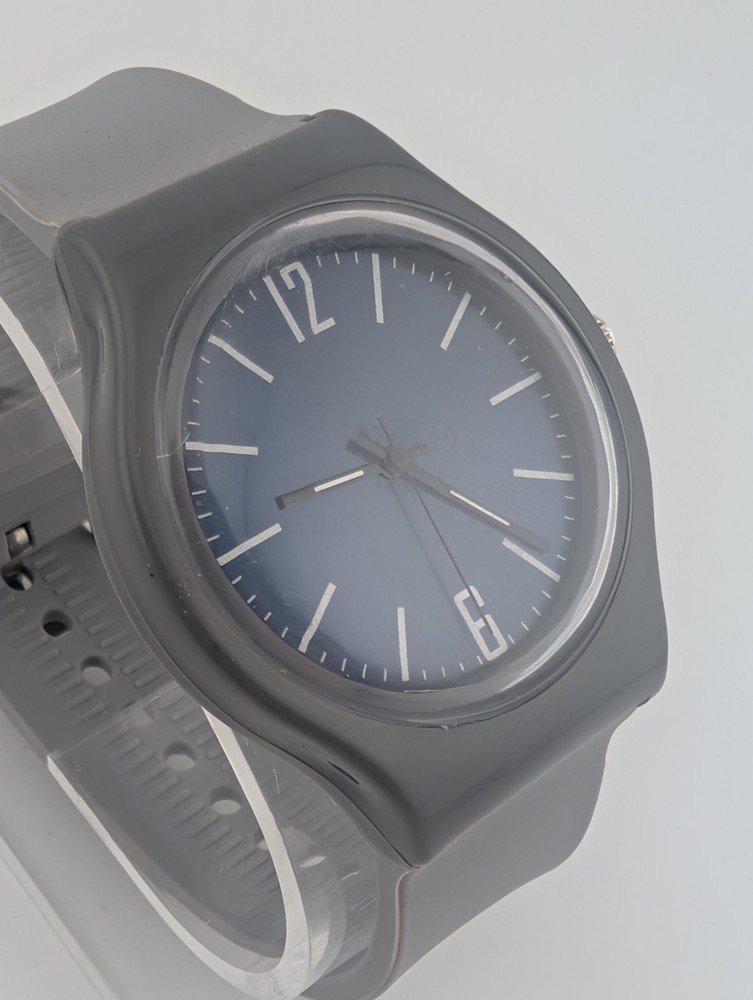 Men’s Quartz Watch 41mm Plastic Case Gray Silicone Band- New Battery