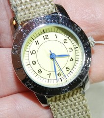 Women’s Quartz Watch by Eaglemoss Collections – running