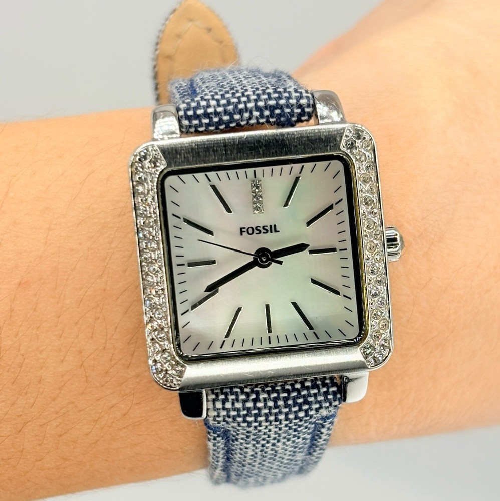 Women’s FOSSIL Wrist Watch……….Reloj de Mujer Marca FOSSIL