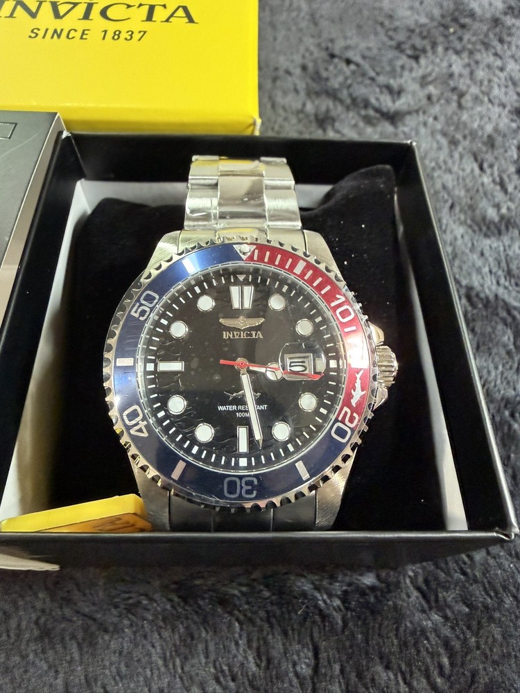 Invicta Pro Diver Men’s 43mm Stainless Steel 49712 Wristwatch Blue Red Bezel