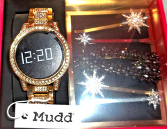Mudd Merry + Bright Watch Gift Set with 5 Hair Clips NOS FREE FAST SHIPPING NEW